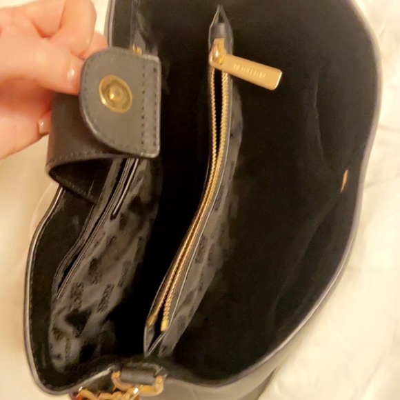 Michael Kors black handbag w/gold finish. Has a long attachable shoulder strap. - Picture 5 of 7